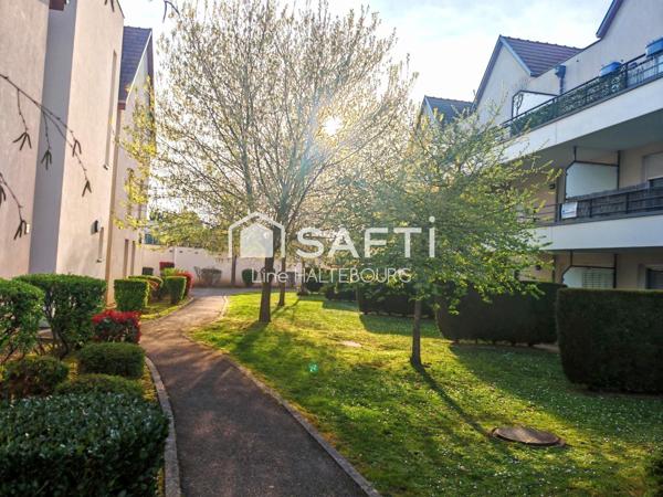 Grand F2 de 56 m² en dernier étage avec terrasse , garage et parking