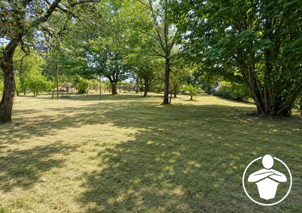 Vente                                                      Terrain
                        
                                         1004 m2                     à Roquefort