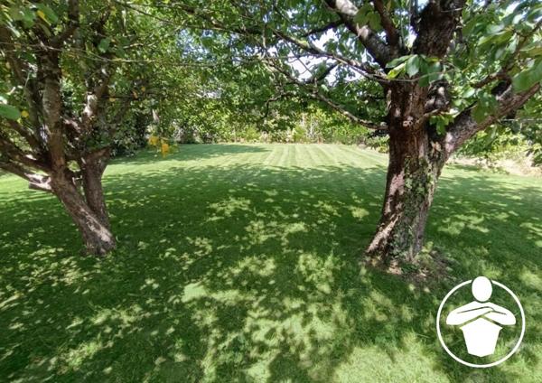 Vente                                                      Terrain
                        
                                         1004 m2                     à Roquefort