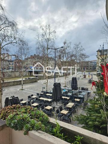 Appartement à rénover avec balcon vue sur le Quai de Londres !