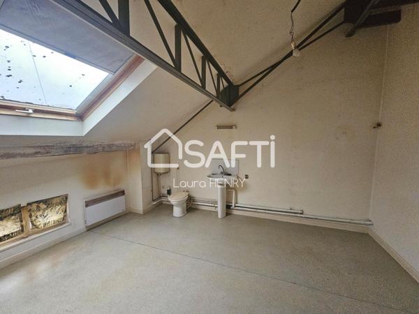 Appartement à rénover avec balcon vue sur le Quai de Londres !