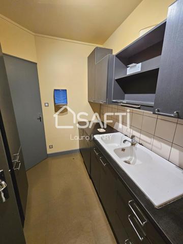 Appartement à rénover avec balcon vue sur le Quai de Londres !