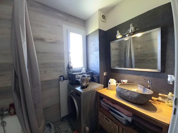 Appartement traversant Est Ouest, centre ville proche de toutes commodites