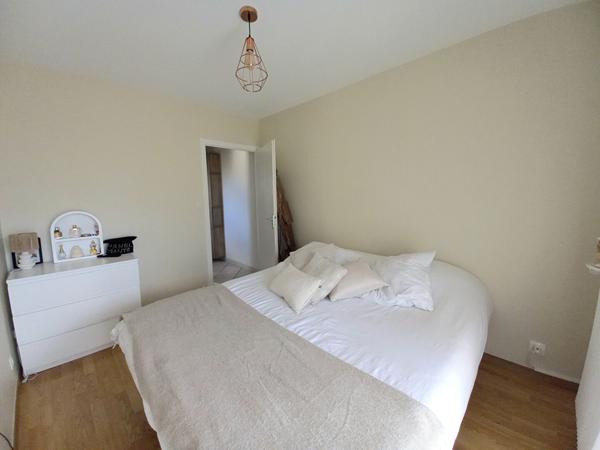 Appartement traversant Est Ouest, centre ville proche de toutes commodites