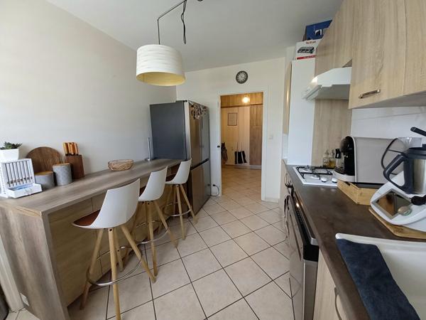 Appartement traversant Est Ouest, centre ville proche de toutes commodites