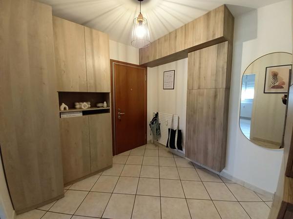 Appartement traversant Est Ouest, centre ville proche de toutes commodites