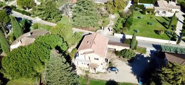 TRESQUES : Villa sur deux niveaux avec double potentiel habitation / professionnel  172,48 m2 Habitables , 5 chambres,  dépendance 120m2