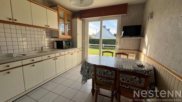 Au coeur de Pluvigner, maison avec chambre au rez-de-chaussée et grand hangar