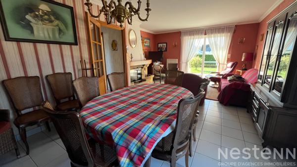 Au coeur de Pluvigner, maison avec chambre au rez-de-chaussée et grand hangar