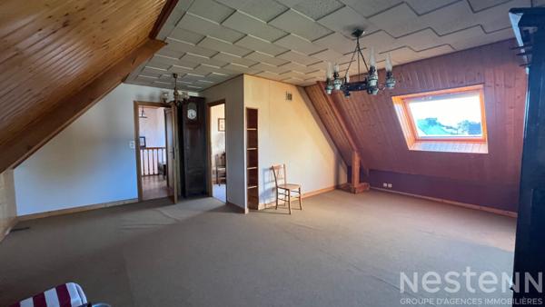 Au coeur de Pluvigner, maison avec chambre au rez-de-chaussée et grand hangar