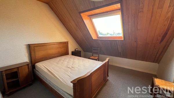 Au coeur de Pluvigner, maison avec chambre au rez-de-chaussée et grand hangar