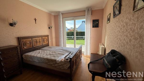 Au coeur de Pluvigner, maison avec chambre au rez-de-chaussée et grand hangar
