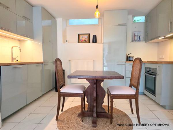 Villa parfaitement entretenue de 296m² avec de jolis points de vue sur la plage de l'Ecluse et Saint Malo