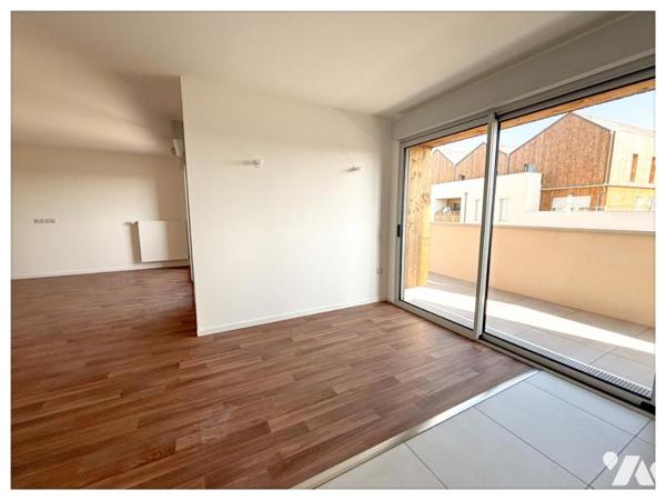 Appartement NEUF situé au dernier étage avec terrasse/balcon et garage PMR