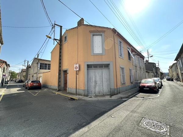 Maison de ville T4 de 106 m² à louer à Carcassonne, quartier des Capucins, avec cour et garage