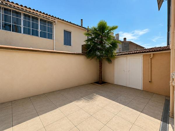 Maison de ville T4 de 106 m² à louer à Carcassonne, quartier des Capucins, avec cour et garage