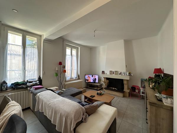 Maison de ville T4 de 106 m² à louer à Carcassonne, quartier des Capucins, avec cour et garage
