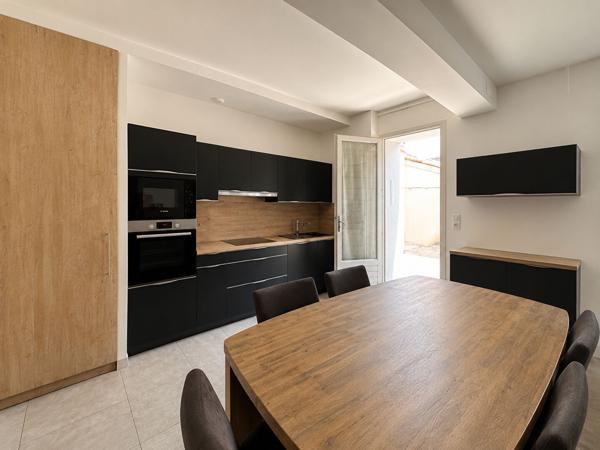 Maison de ville T4 de 106 m² à louer à Carcassonne, quartier des Capucins, avec cour et garage