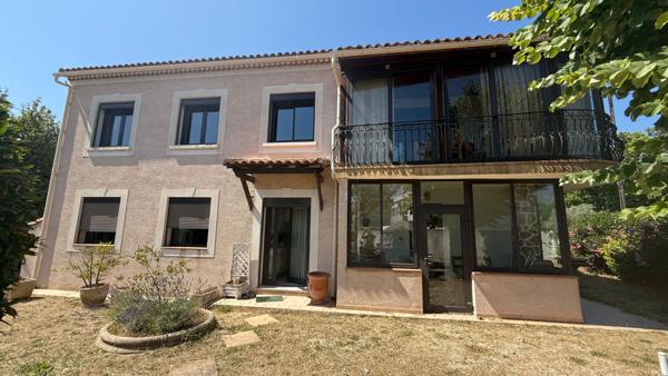 Maison spacieuse à vendre comprenant deux appartements