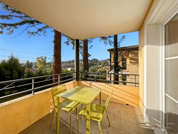 APPARTEMENT DE TYPE 2 PIÈCES DANS RÉSIDENCE AVEC PISCINE