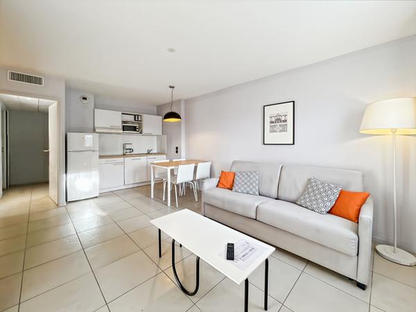 APPARTEMENT DE TYPE 2 PIÈCES DANS RÉSIDENCE AVEC PISCINE