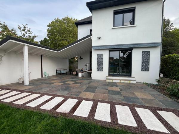 Maison bourgeoise rénovée à proximité immédiate de la gare et du centre ville