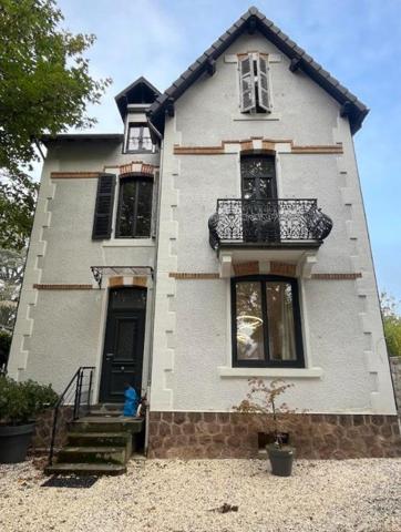 Maison bourgeoise rénovée à proximité immédiate de la gare et du centre ville