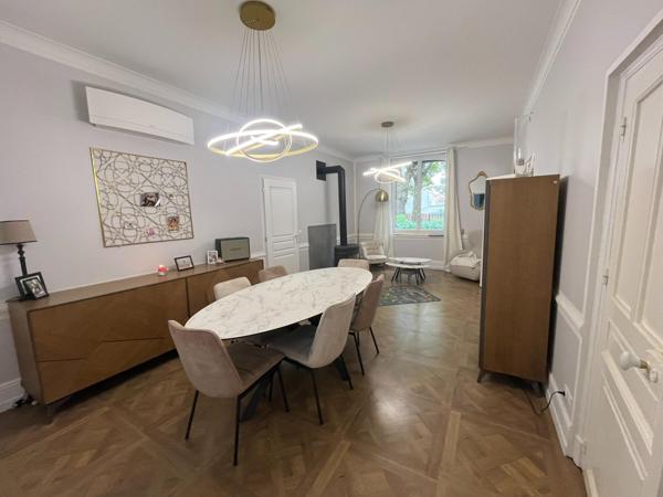 Maison bourgeoise rénovée à proximité immédiate de la gare et du centre ville