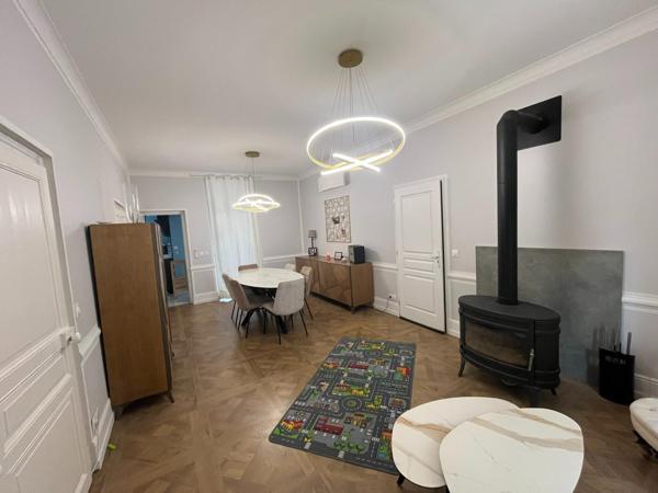 Maison bourgeoise rénovée à proximité immédiate de la gare et du centre ville