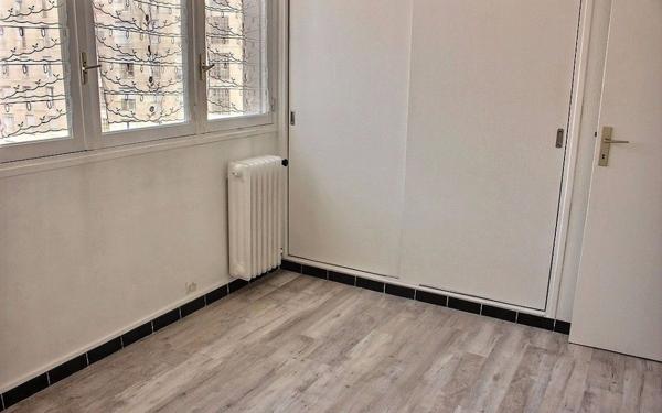 Appartement à louer    2 pièces •  Marseille 5