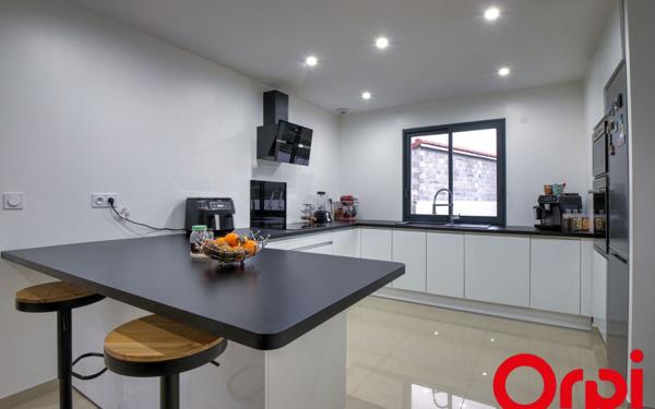 Maison à vendre    4 pièces •  Balan