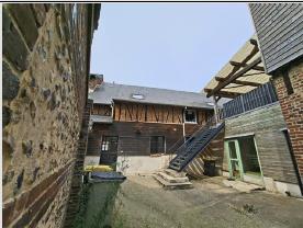 Bel immeuble en plein centre de Buchy