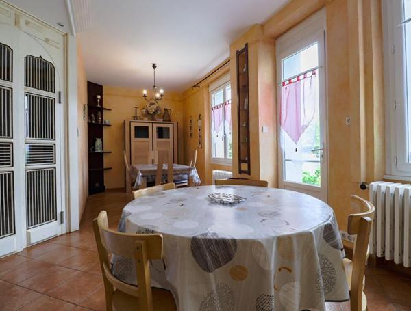 Maison de village rénovée avec jardin et fort potentiel locatif au coeur de Lacaune