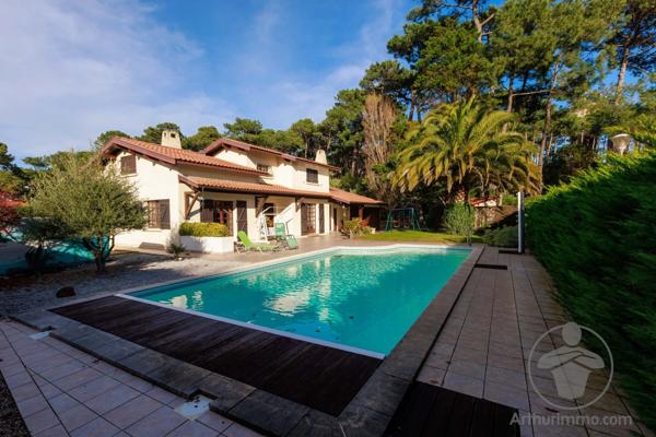Vente                                                      Maison
                        
                     7 pièces                      167 m2                     à Biscarrosse