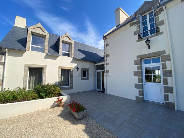 MAISON DE CARACTÈRE A VENDRE À SAINT-RENAN
