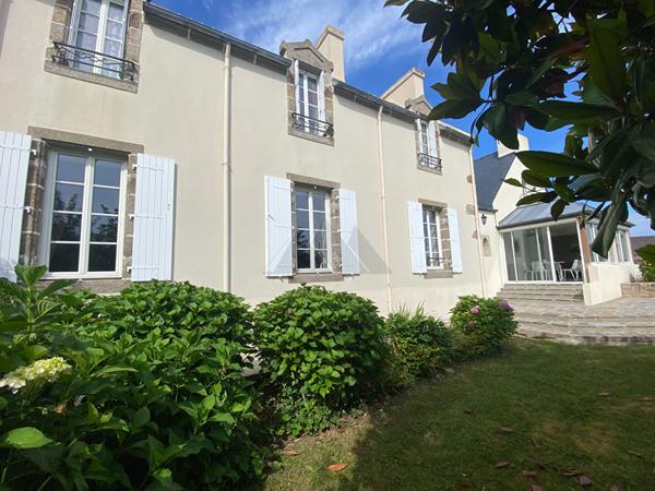 MAISON DE CARACTÈRE A VENDRE À SAINT-RENAN