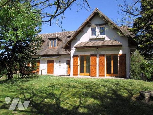 A vendre à Romorantin (41), Maison familiale avec piscine couverte dépendances et grand terrain...