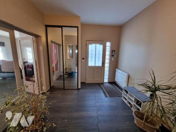 A vendre à Romorantin (41), Maison familiale avec piscine couverte dépendances et grand terrain...