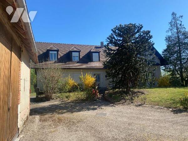 A vendre à Romorantin (41), Maison familiale avec piscine couverte dépendances et grand terrain...