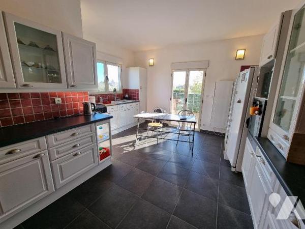 A vendre à Romorantin (41), Maison familiale avec piscine couverte dépendances et grand terrain...