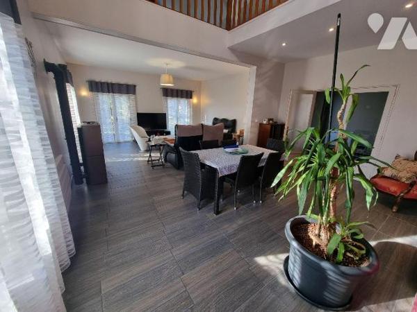 A vendre à Romorantin (41), Maison familiale avec piscine couverte dépendances et grand terrain...