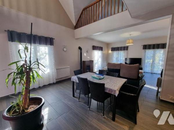 A vendre à Romorantin (41), Maison familiale avec piscine couverte dépendances et grand terrain...