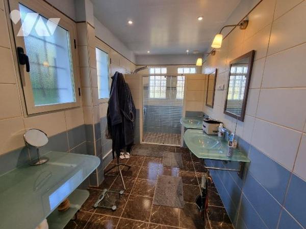 A vendre à Romorantin (41), Maison familiale avec piscine couverte dépendances et grand terrain...