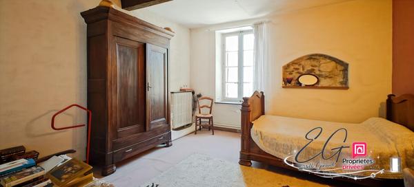 Maison de village de caractère avec cour intime et grand garage  à Caunes-Minervois