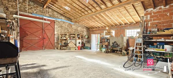 Maison de village de caractère avec cour intime et grand garage  à Caunes-Minervois