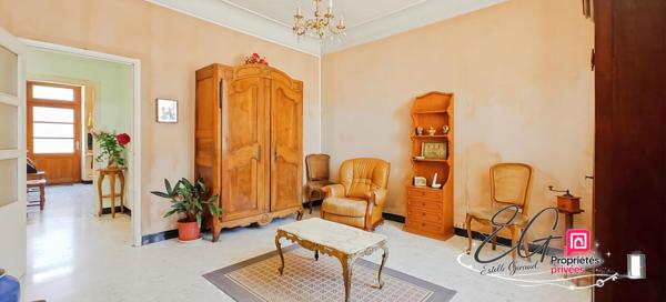 Maison de village de caractère avec cour intime et grand garage  à Caunes-Minervois
