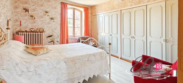 Maison de village de caractère avec cour intime et grand garage  à Caunes-Minervois