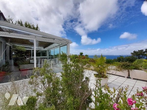 Une maison d'habitation sur sous-sol