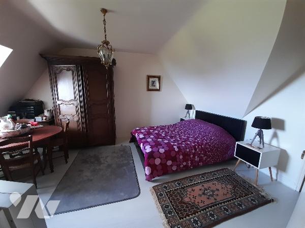 Une maison d'habitation sur sous-sol