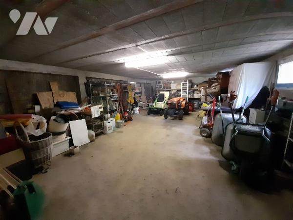 Une maison d'habitation sur sous-sol